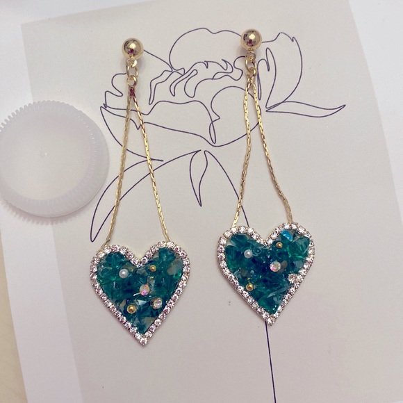 GREEN & Gold Heart Drop Earrings NEW - Picture 3 of 3